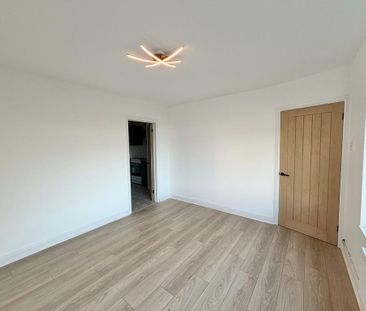 2 bedroom end of terrace house to rent - Photo 2