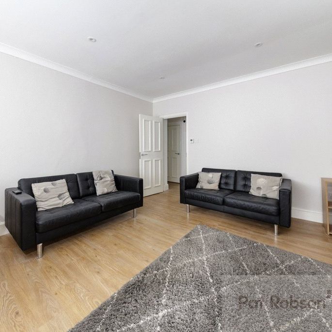 North Terrace, Newcastle Upon Tyne - Photo 1