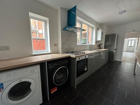 3 bedroom terraced house to rent - Photo 4