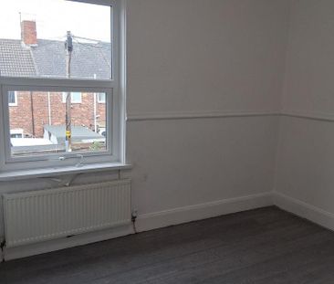 2 bedroom end of terrace house to rent - Photo 6