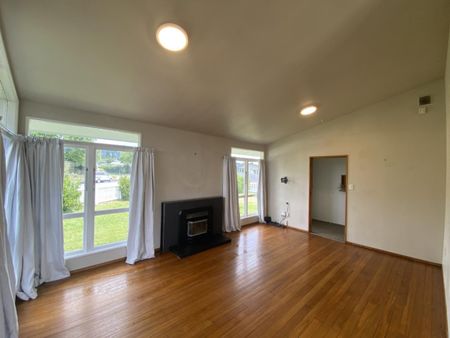 Warm & Sunny Family Home in Prime Location - Photo 5