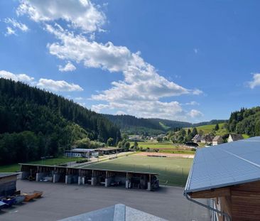Barrierefreie, helle Neubau-Wohnung mit Balkon in Furtwangen (3,6,9... - Photo 1