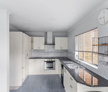 Four Bedroom Beauty! - Photo 2