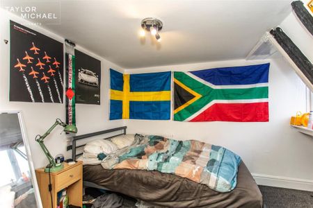 4 bedroom terraced house to rent - Photo 5