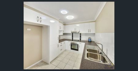 LOCATION!! LOCATION!! LOCATION!! - Photo 5