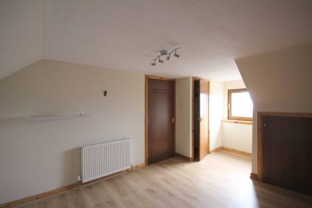 Flat 2, 24 High Street, - Photo 4