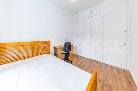 4 Bedroom, 1 bath, 1 reception Flat - Photo 5