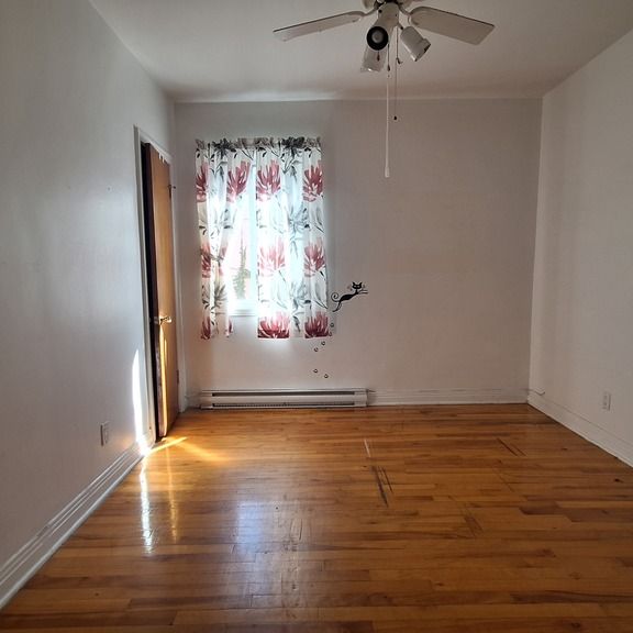 3 1/2 HAUT DE TRIPLEX TRANQUILLE - Photo 1