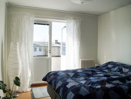 Vackert gavelradhus i barnvänliga Gubbängen uthyres. - Photo 2