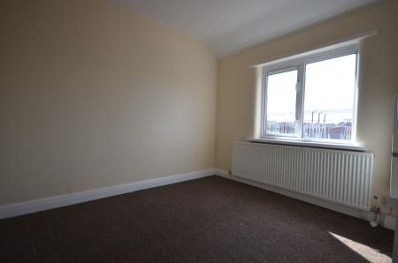 2 bedroom Terraced House To Let - Photo 2