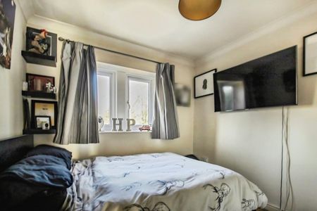 4 bedroom House To Let - Photo 4