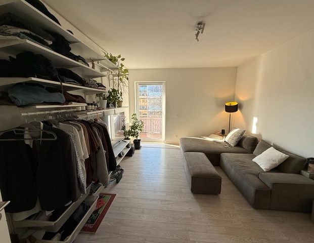 Helle 2-Zimmer-Wohnung mit Balkon, Aufzug & EBK - ab 01.03.25 - Photo 1