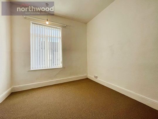 4 bedroom semi-detached house to rent - Photo 1