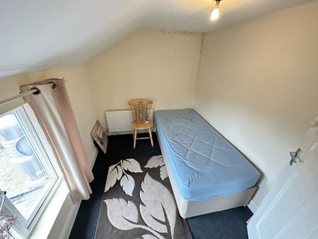 Slade Lane, Manchester, M19 - Photo 2