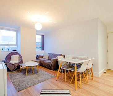 2 bedroom flat to rent - Photo 2