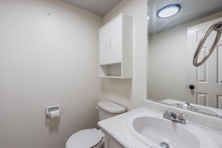 For Lease - 17 Castle Park Boulevard, Vaughan, Ontario - Photo 4