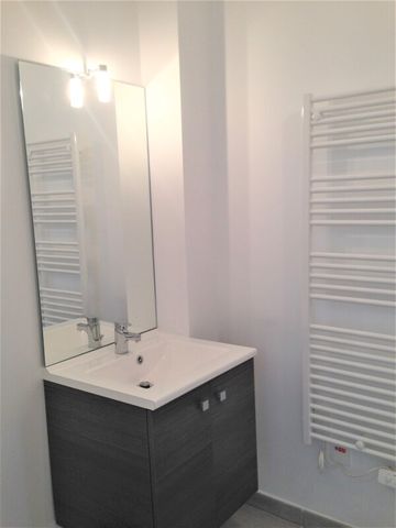 Location Appartement 2 pièces 40m² MARSEILLE 11ème - Photo 4