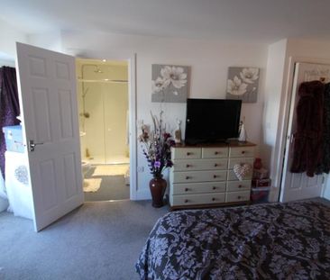 2 bedroom flat to rent - Photo 4