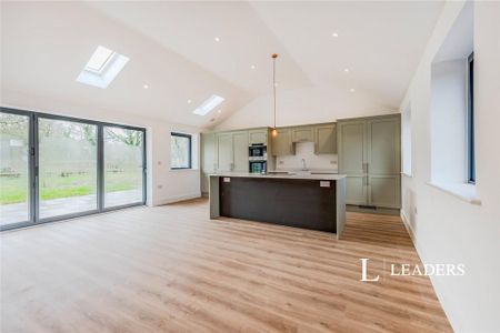 4 bedroom bungalow to rent - Photo 4