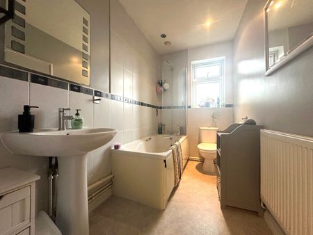 2 bedroom maisonette to rent - Photo 5