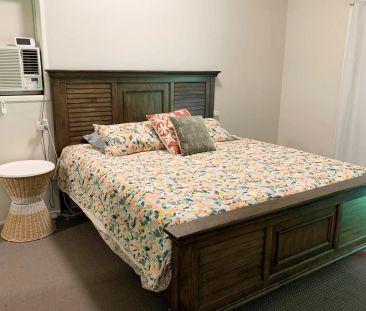 Minutes to Beach & Shops - Photo 3