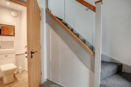 1 bedroom semi-detached house to rent - Photo 5