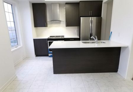 For Lease - 167 Harding Park Street, Newmarket, Ontario - Photo 5