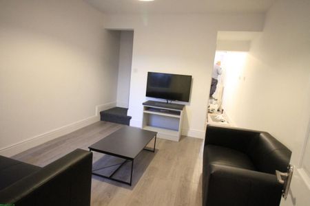 4 bedroom terraced house to rent - Photo 2