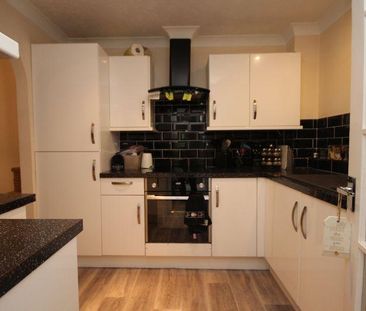 3 bedroom end of terrace house to rent - Photo 3