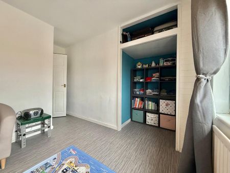 3 bedroom end of terrace house to rent - Photo 3