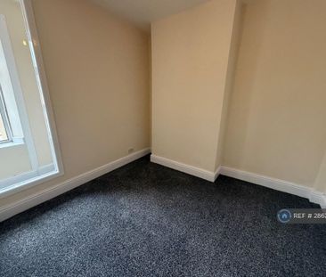 2 bedroom end of terrace house to rent - Photo 1