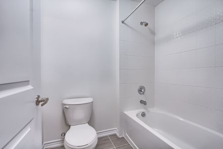 For Lease - 15 Durham Avenue, Barrie, Ontario - Photo 2