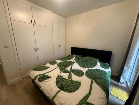 Te huur op jaarbasis gemeubeld appartement met 2 slaapkamers - Photo 2