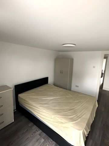 1 Bed Flat, Ley Street, IG2 - Photo 2