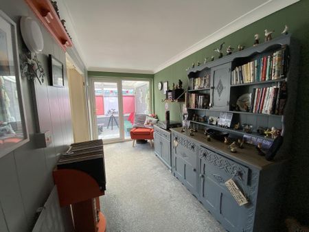 3 bedroom semi-detached house to rent - Photo 3