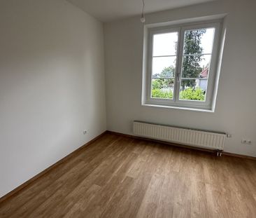 Sehr schöne und helle 3,5-Zimmer-Wohnung in wunderschönem Altbau in... - Foto 1
