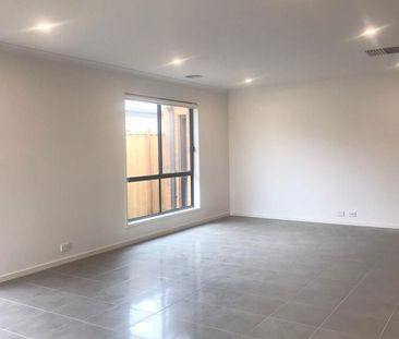 Family Home in Thornhill Park - Photo 2