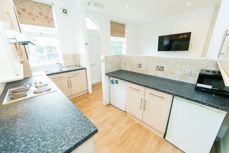 Martin Terrace, Burley, Leeds - Photo 5