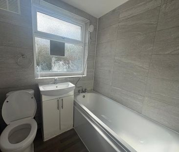 4 bedroom semi-detached house to rent - Photo 4