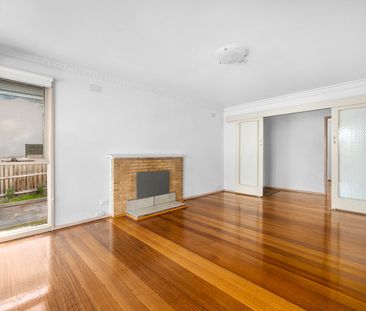 Bright and Spacious Family Home in a Sought-After Location - Photo 3