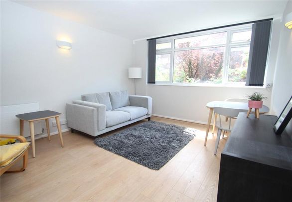 Studio to rent - Photo 1