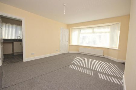 3 bedroom semi-detached bungalow to rent - Photo 2