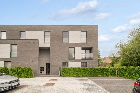 GELIJKVLOERS APPARTEMENT VAN 120 m² MET DRIE SLAAPKAMERS - UITSTEKENDE LIGGING - Photo 2