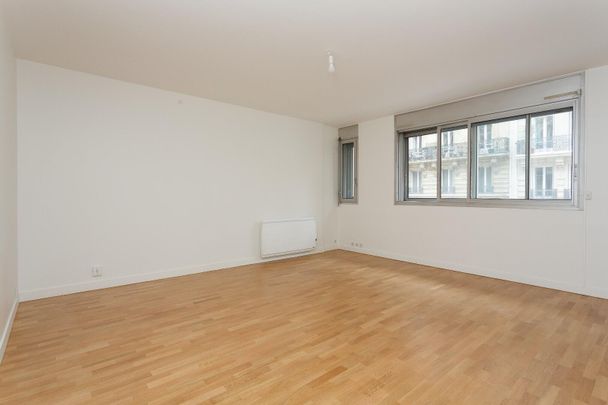location Appartement T3 DE 69m² À PARIS - Photo 1