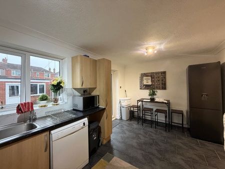 The Martyrs Close, CV3, Property for rent - Photo 3