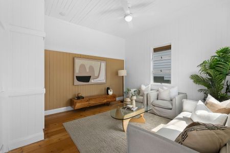 Charming Air-Conditioned Queenslander with Modern Comforts - Photo 2