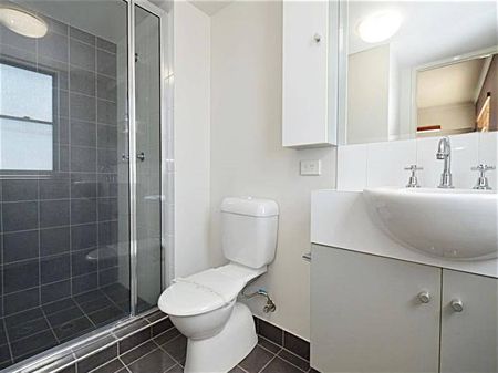 Stylish and Sophisticated Lifestyle Unit close to the CBD - Photo 4