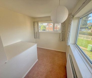 3 bedroom semi-detached house to rent - Photo 4