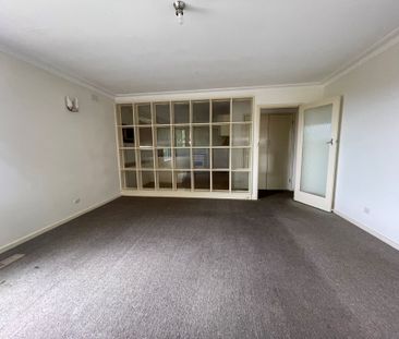Two Bedroom Unit in Quiet Pocket - Photo 6