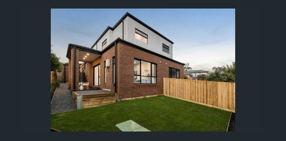 Contemporary Family Living with Exceptional City Views - Photo 2